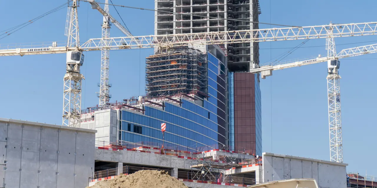 The RAK Job Boom: Managing the Risk of Mass Expatriate Recruitment