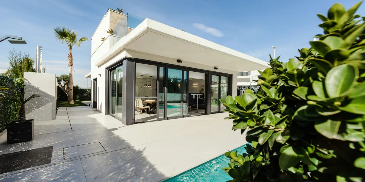 Holiday Rental Fraud: How Fake Chalet Scams Target High-Net-Worth Wealth in the UAE